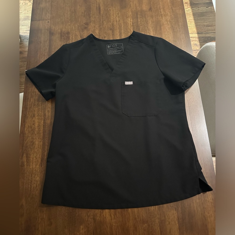 Figs Catarina Scrub Top in Black size Medium